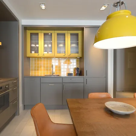 Midtown Apartment *