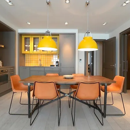 Midtown Apartment *